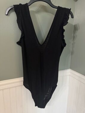 Out from Under Women's Black V-Neck Ruffle Sleeve Bodysuit Sheet Large